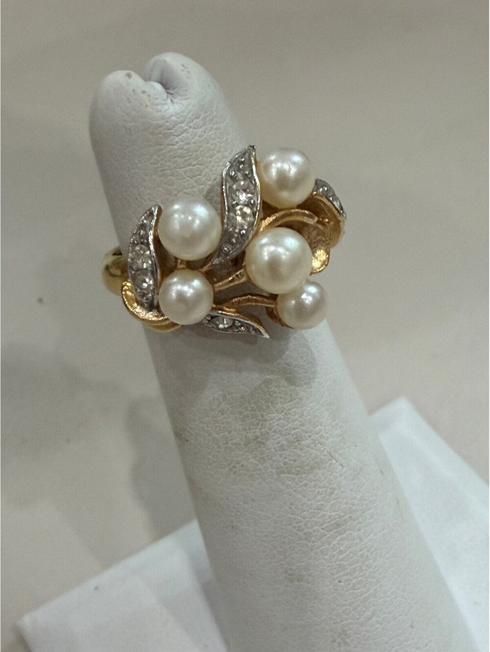Vintage Avon Gold Tone Pearl and Rhinestone Floral Ring Size 4.5